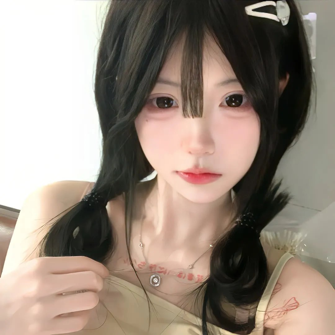 夜色中的她